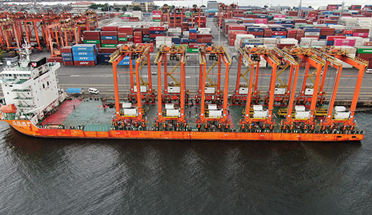 <h4 class="service-title">Port Equipment Relocation & Heavy Lifts</h4>